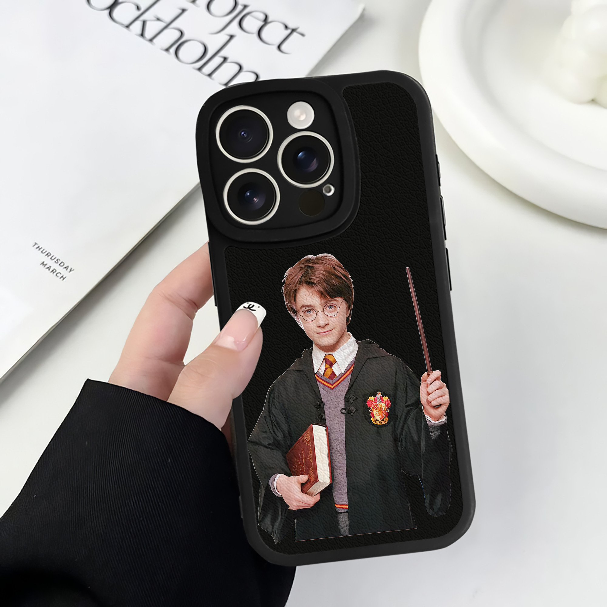（画像用） Harry Potter ハリー・ポッターシリーズ 【iPhone 16シリーズ対応】シリコンスマホケース（レザー調） 材質：シリコン
